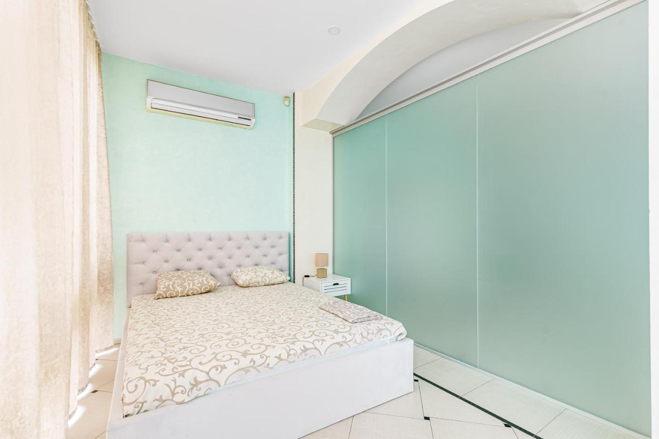 Deribasivska Cozy 4-Room Apartment Odesa Exterior photo